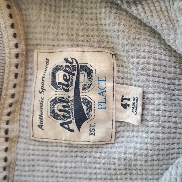 Children's Place, boys 4T waffle knit tee - Picture 2 of 2